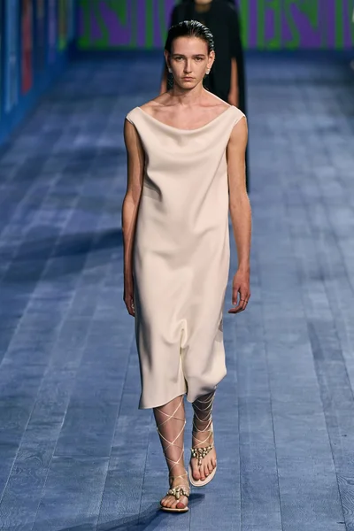 Look 17